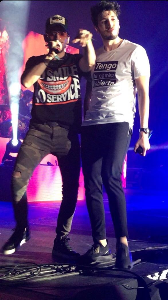 ElBreakMN's tweet image. #Música 🎼 @SebastianYatra invitó a @musicmandomx a cantar Traicionera durante su concierto en Monterrey