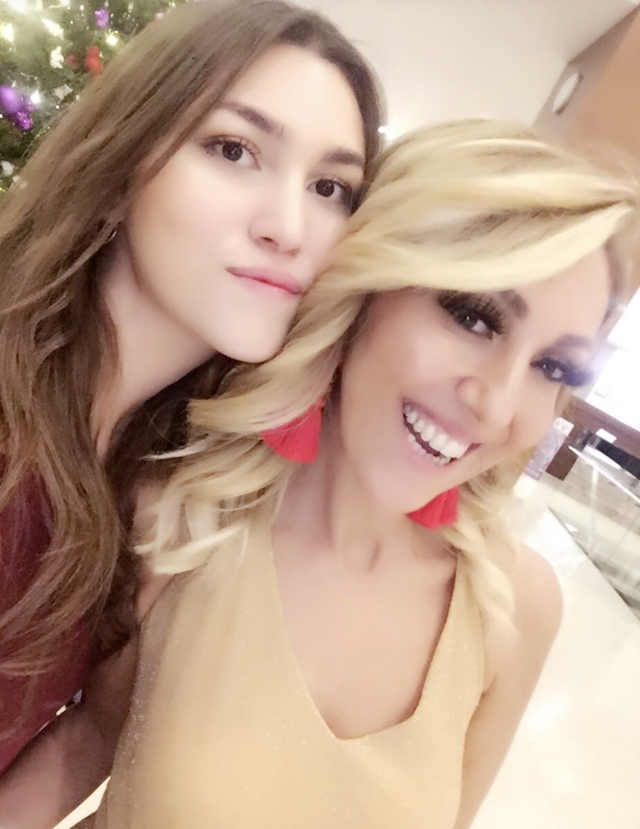 TÜLİN ÜRKER (@tulinurker) on Twitter photo 22 yıl önce bugün😇İlk göz ağrım, hayattaki sahip olduğum iyikim❤️Evladım, çocuğum, biriciğim <a href="/Es_Selin/">Selin Ürker</a> doğum günün kutlu olsun🎂🎈🎁🎊🎉Allahım sağlıklı, huzurlu, mutluluk dolu bir ömür nasip etsin😇❤️Seni çok seviyorum❤️🌹😘😘 22 yıl önce bugün😇İlk göz ağrım, hayattaki sahip olduğum iyikim❤️Evladım, çocuğum, biriciğim <a href="/Es_Selin/">Selin Ürker</a> doğum günün kutlu olsun🎂🎈🎁🎊🎉Allahım sağlıklı, huzurlu, mutluluk dolu bir ömür nasip etsin😇❤️Seni çok seviyorum❤️🌹😘😘