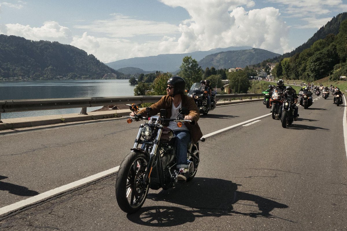 HOGEurope's tweet photo. Wow! What a final day at European Bike Week, and what a spectacular Parade! The picture gallery from a memorable day is now online. Do you recognise anyone? https://t.co/FPiyzlUqEi #HarleyDavidson #EuropeanBikeWeek #HOG #Parade https://t.co/j8YTa7RZGT