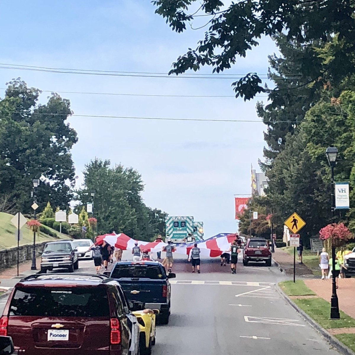 IsraelOQuinn's tweet photo. Beautiful weather and awesome turnout for the @WashCoVaFair parade! https://t.co/yn2FWzbfjH