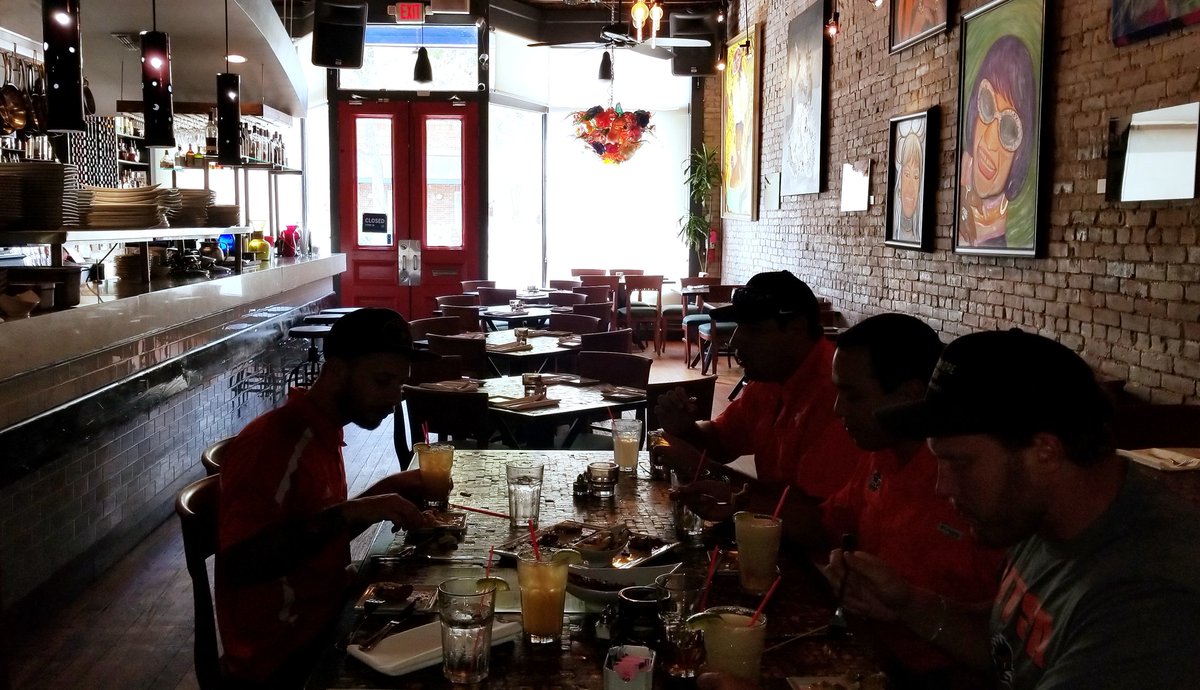 ATXRoadRunner's tweet photo. #Lunchmode then Tailgating. #BirdsUp #BeatBaylor https://t.co/6fggW6wLTk