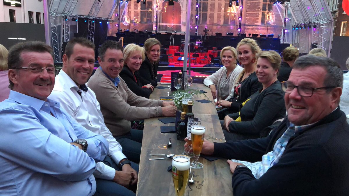 Logistic_Force's tweet image. #vivaclassiclive  @vivaclassiclive heerlijk eten en lekkere drank. In afwachting van de concert
