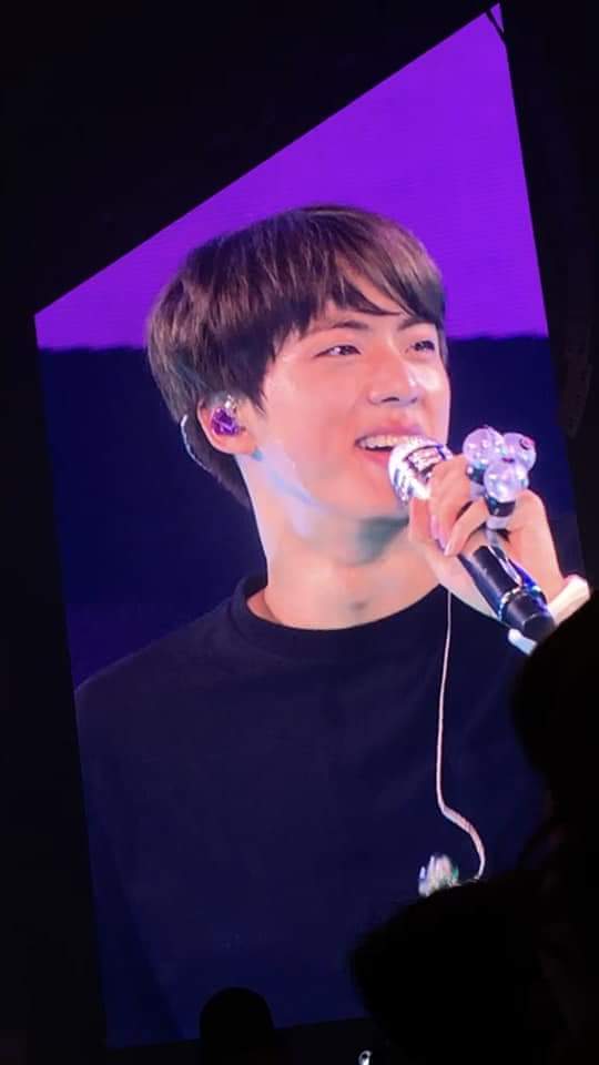 BTSquadPress's tweet photo. ¡Los anillos ARMY Bombs de Jin! 😍😍😍

@BTS_twt #PCAs #TheSocialCelebrity #BTS https://t.co/t8PnOgYVn3