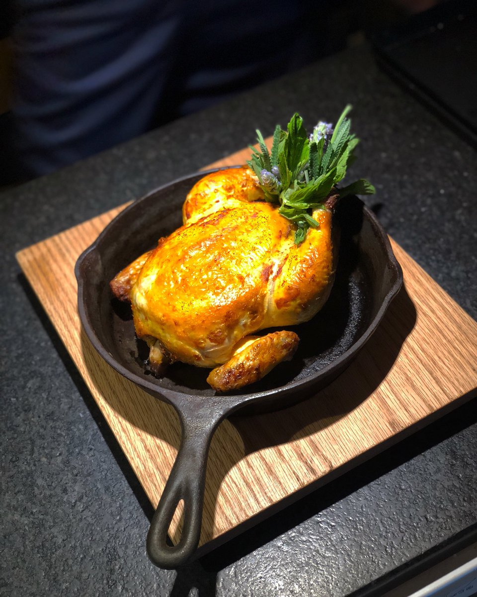 gallorozco's tweet photo. Pollo entero con harissa a las brasas, alcachofas fritas y labneh en @Merkava_mx #israelifood #jerusalemkitchen https://t.co/D8hbrrcyzF