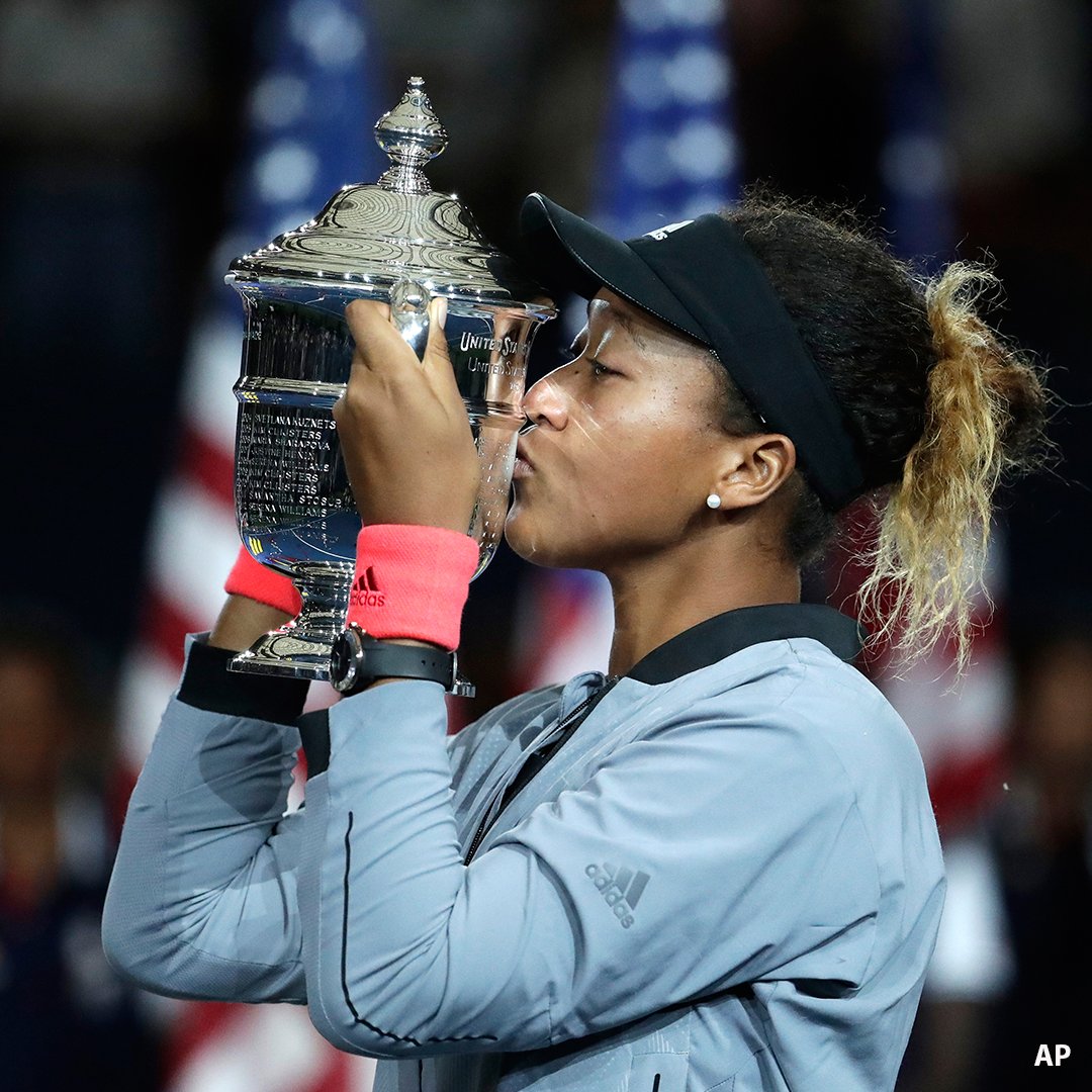 VOANews's tweet photo. 🎾 1999: Osaka was one when S. Williams won her first Grand Slam .

🎾 2018: Naomi Osaka wins her first Grand Slam title beating Serena Williams.

#USOpen https://t.co/4rW5Hx2JVI