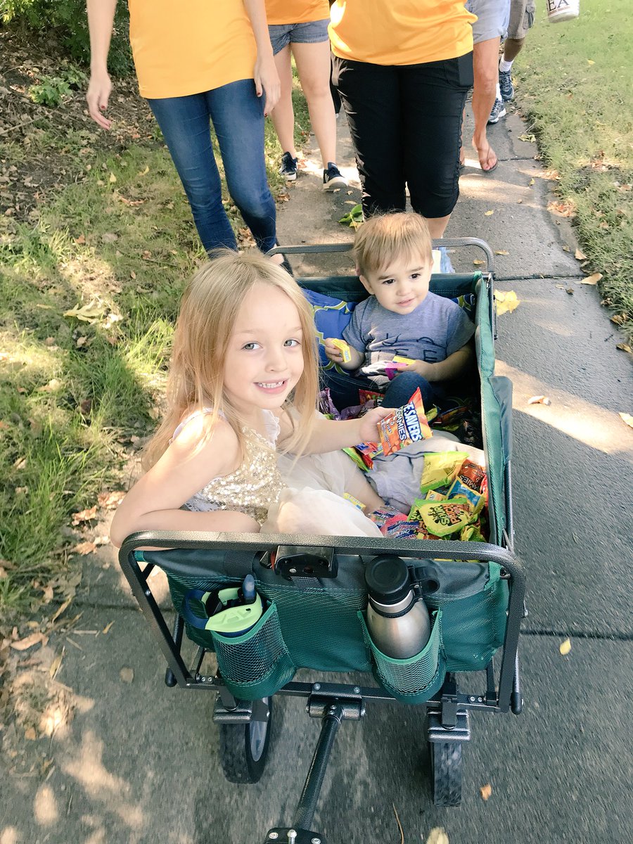 MrsTofte's tweet image. Beautiful day to walk in a parade! @BEAOne91 #One91 #candycandycandy