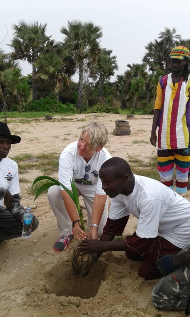 AhmedManjang's tweet photo. Thank you, ambassador @SharonWardleFCO for attending this laudable initiative in Gunjur. #Gambia @GunjurOnline @DebbohPulloh @SulaymanBen @Kerrfatou #environment https://t.co/7nVRqRoOjW
