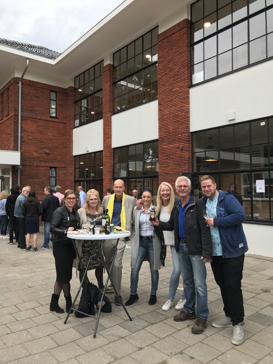 Opening <a href="/VillaRandwijck/">Villa Randwijck</a> top event super gezellig, lekker eten, mensen ontmoeten en dansen op de muziek van <a href="/KofferBent/">Alsofjeeenkofferbent</a> er spelen enkele bandleden morgen op ons <a href="/JazzinhetDorp/">Jazz in het Dorp</a> maar dan met band <a href="/Supermoonfunk/">Supermoon</a> Wordt dit weekend nog gezelliger in #amstelveen