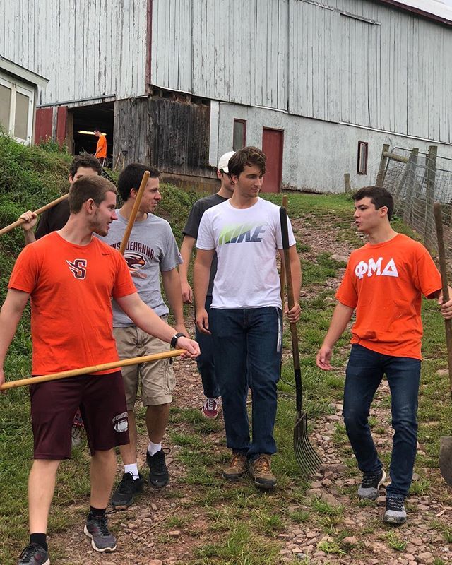 phimudelta_su's tweet photo. Nothing like service with brothers on Saturday morning๐ด #rushpmd https://t.co/hoFp2eu30G