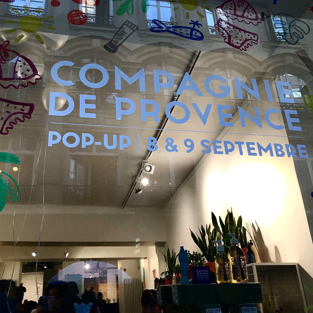 MitraEtemad's tweet photo. Absolument magnifique le pop up store Compagnie de Provence au 38 Rue Quincampoix paris 4ème ! Un petit bout de Provence a paris 😍 au rdv cigales et pétanques et le parfum du Sud ❤️
#Happypopupstore #CompagniedeProvence #Sortiraparis #Marseille #Paris https://t.co/fI4a9D0Zij