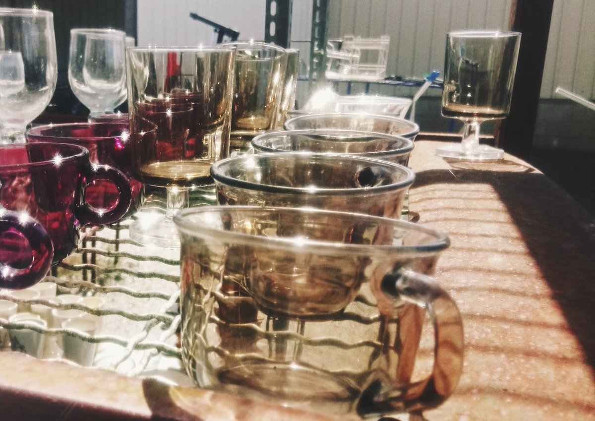 RUTUBOYA's tweet photo. Lovely glass tableware in secondhand shop. #vintage #secondhand #france🇫🇷 #ガラス食器 #ビンテージ #フランス https://t.co/s2hLV1fKVA