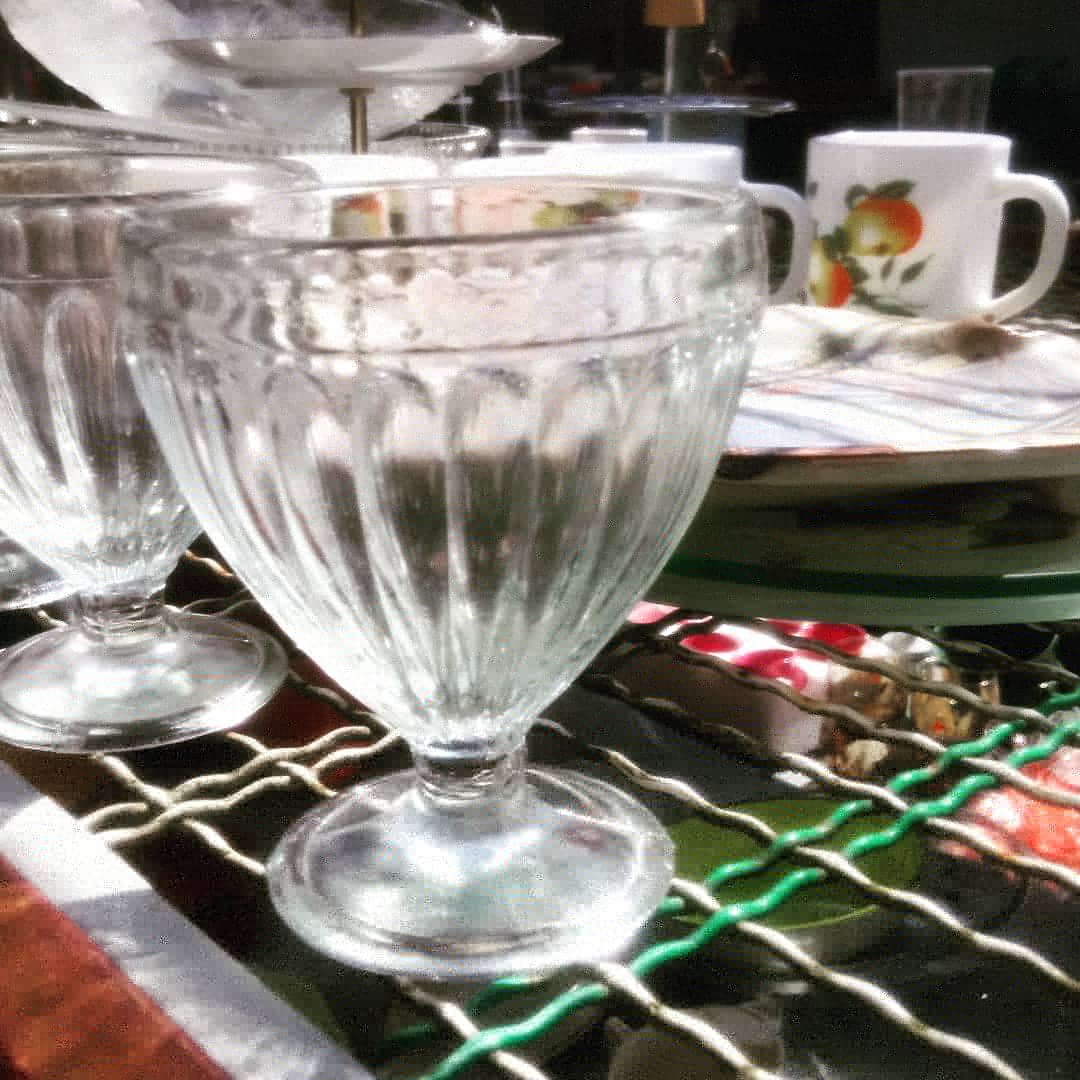 RUTUBOYA's tweet photo. Lovely glass tableware in secondhand shop. #vintage #secondhand #france🇫🇷 #ガラス食器 #ビンテージ #フランス https://t.co/s2hLV1fKVA