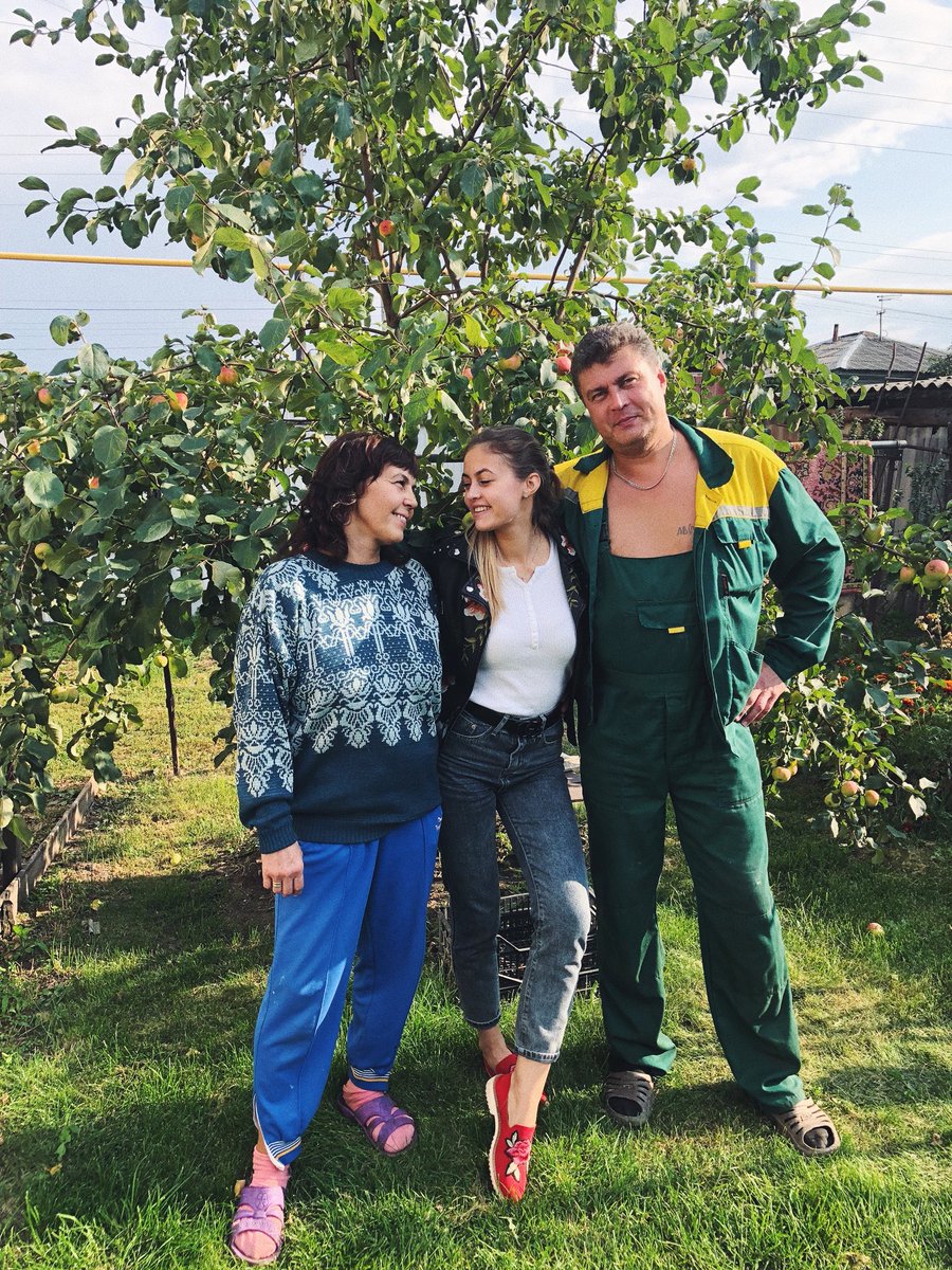 d_lena_d's tweet photo. Просто кто-то копал картошку
А кто-то приехал на шашлыки😂 💞 https://t.co/lbY90hMiKN