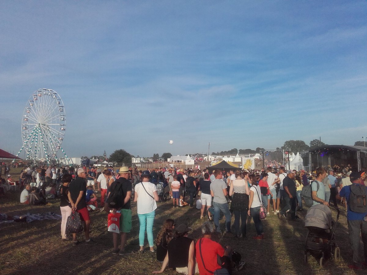 Foules aux #terresdejim2018 #Javené avec l'équipe <a href="/bpgo_agri35/">BPGO Agri 35</a> et les @JAIlleetVilaine