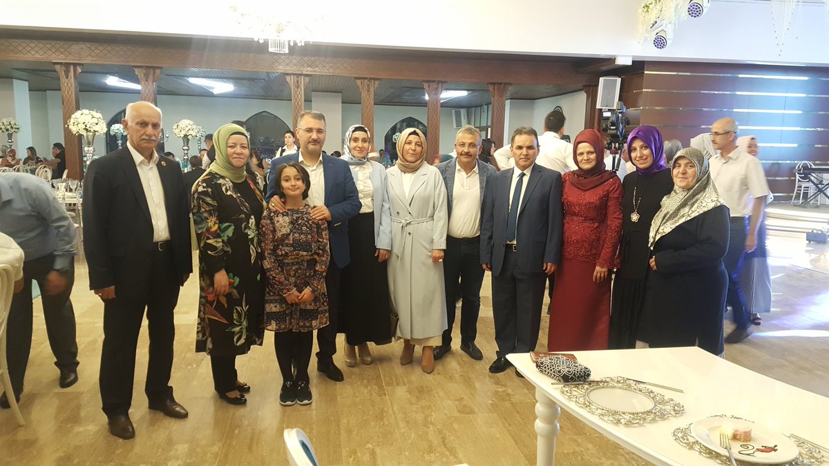 KymetSevencan's tweet photo. Keçiören M. Üyemiz sn. @zeynepdgn85 kızı Kübra nın düğün törenine katıldık. Rabbim iki cihan saadeti nasip etsin. @hakanhanozcan
@YamurBlent @hatice_cakmak_ https://t.co/1C8Xb1GF5l