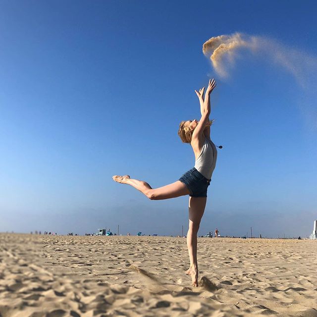 Enjoying my jumps! I gave myself till the end of September to decide, if I’m gonna go ahead with the surgery on my feet. I’m doing everything to manage the pain and reverse the damage that dancing caused- from sexy ass corrective shoes to #earthing to #cbdbalm to #voodoo magi