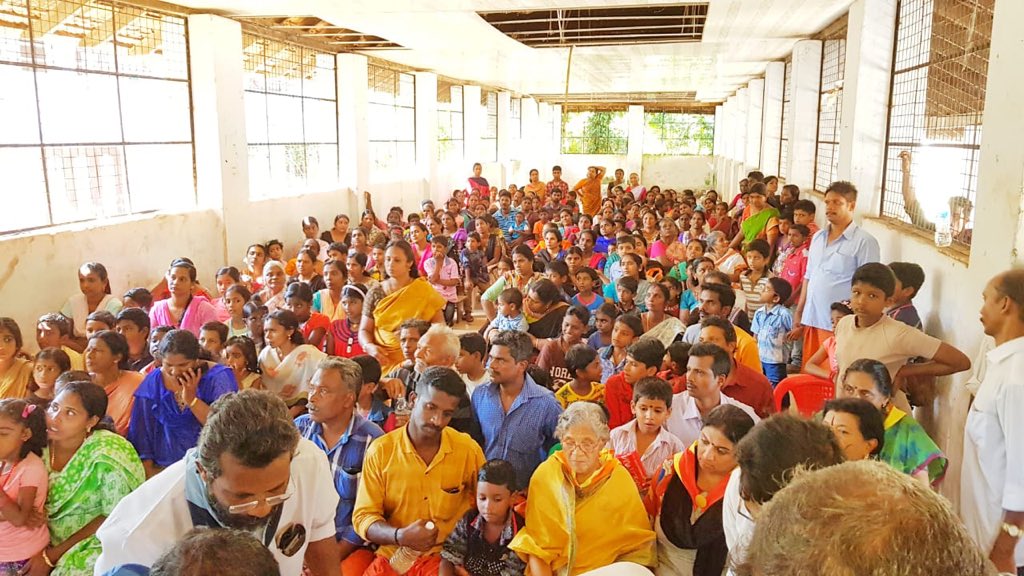 ssssoindia's tweet photo. #LoveInAction #SSSSOIndia Sai Counselling session for those who were affected by flood.~Trichur district.#KeralaFloodRelief Medical Relief Camp and Distribution of SaiKits including school bags to 366 school children #Aleppey #WEAREALLONE https://t.co/ZAOYZz89w1