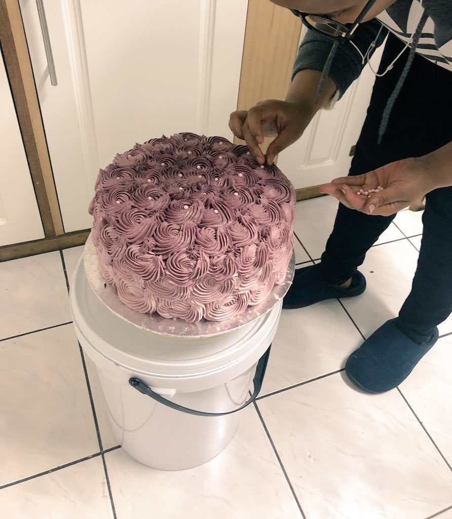 Tintswalo1994's tweet photo. In my spare time I decorate cakes.

Tonight we made a Red Velvet w/ Cream Cheese frosting Purple Ombré cake. 💜 https://t.co/eeK8Bs0hEJ