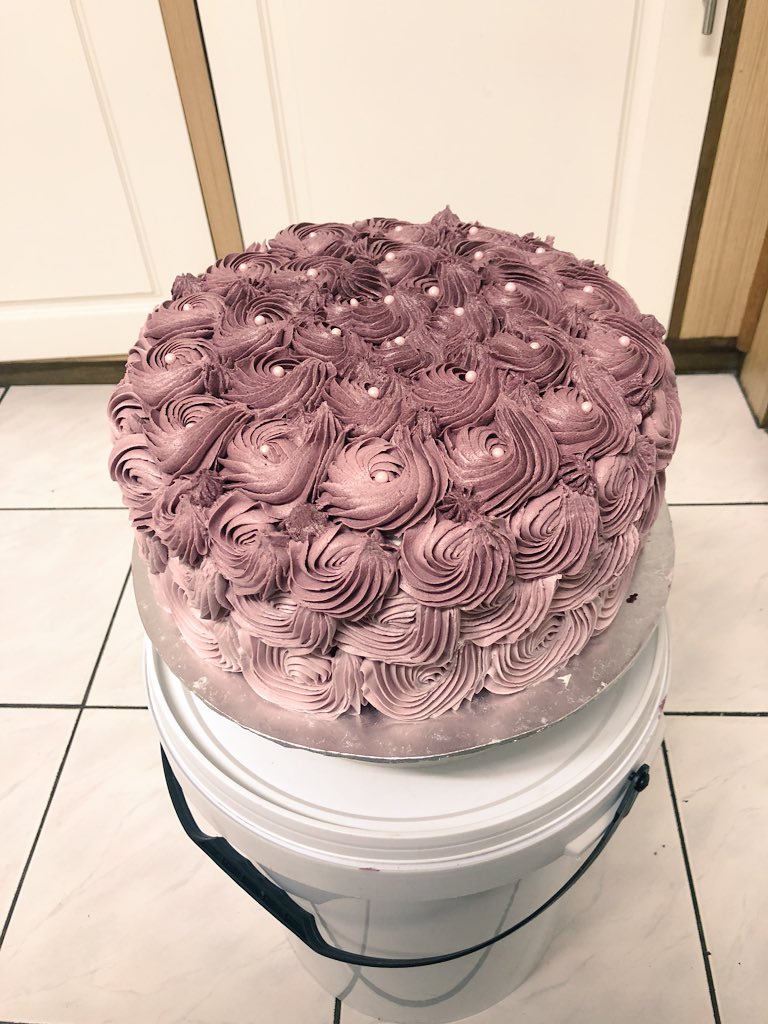 Tintswalo1994's tweet photo. In my spare time I decorate cakes.

Tonight we made a Red Velvet w/ Cream Cheese frosting Purple Ombré cake. 💜 https://t.co/eeK8Bs0hEJ