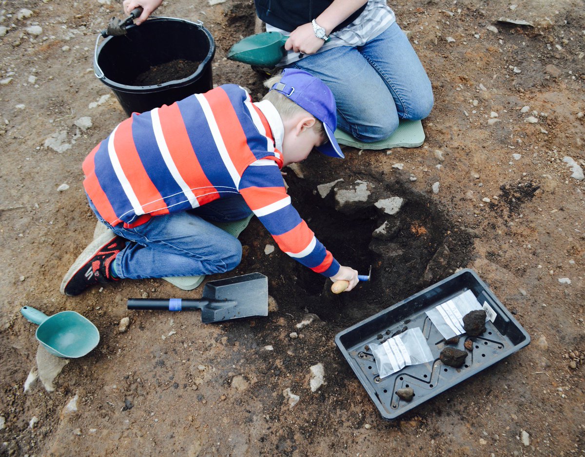 Our @YAC_CBA group had a fantastic time at TillVAS’s Mardon dig near #Flodden today.
Iron Age pottery, flint arrowhead and lots of amazing features! 
Thank you @TillVAS!
@Woodhorn @HLFNorthEast @archaeologyuk 
#archaeology #prehistory #Northumberland #lotteryfunded