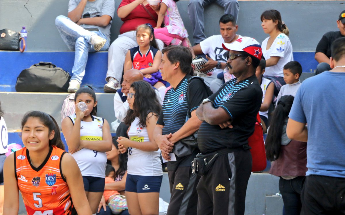 UCVDeportes's tweet photo. Así se vivió la previa del UCV vs. Independiente por la semifinal de la #CopaUniversal https://t.co/vCDdYse1Qe