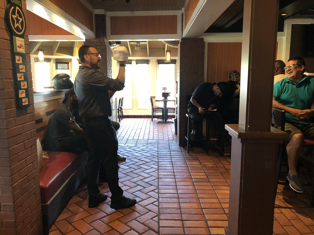 deebritt15's tweet image. #ATTM this morning! We were ready for #theguestscount. I have to say I love this team so much! @ChilisJobs #chilisaventura 😍😍😍