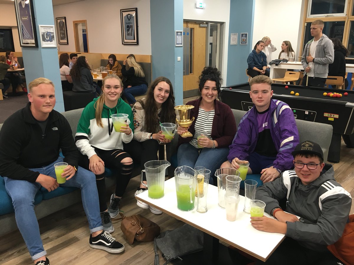 uogsuactivities's tweet image. There it is. Winners of the Oxstalls Freshers Quiz 2018 are Pitcher + Shrek. Well done guys enjoy your drinks. #Fresher2018 #TheOx #TeamGlos