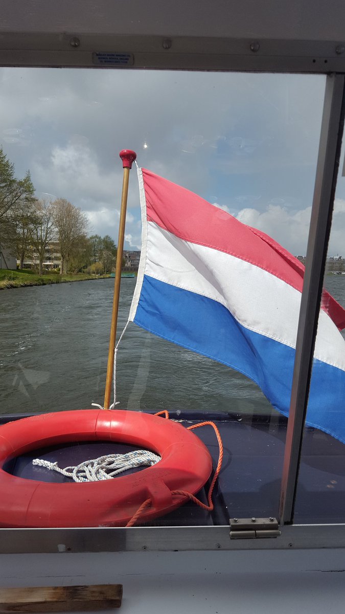 Almereveertje's tweet photo. @Almereveertje Op zondag,  9 september is het steiger aan de Esplanade niét bereikbaar voor de rondvaartboot.....maar om 13.00 uur en 15.00 uur vertrekken we vanaf het steiger bij P!T Expo
...en uiteraard óók vanaf Parkeerplaats De Lesplaats  (om 12.45 en 14.45 uur) https://t.co/BZORFIzoXx