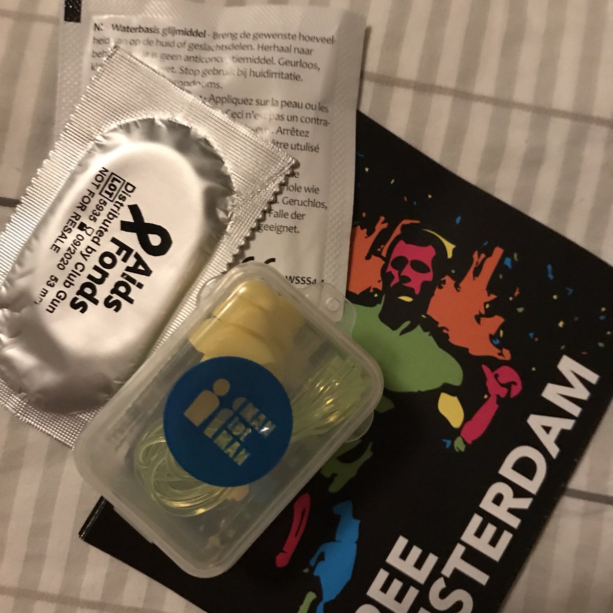 djbiggeneral's tweet photo. Leuke campagne in Amsterdam #preventie condoom en oordopjes #mantotman https://t.co/2XFdJBNNnD