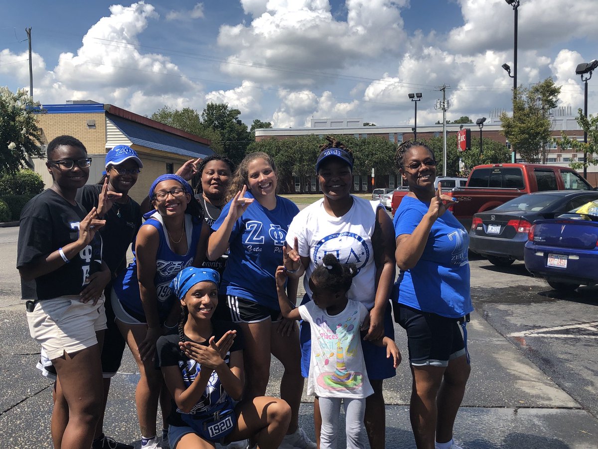 The ladies of ΖΦΒ Pi Lambda Chapter put in work at the car wash earlier today and came through with a good turnout. #ΖΦΒ