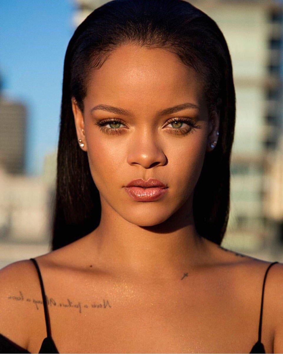 fentybeauty's tweet photo. A year ago @rihanna launched #FENTYBEAUTY, a new generation of beauty🙌🏻🙌🏼🙌🏽🙌🏾🙌🏿... #HAPPYBIRTHDAYFENTYBEAUTY https://t.co/MPyGBLAdLp