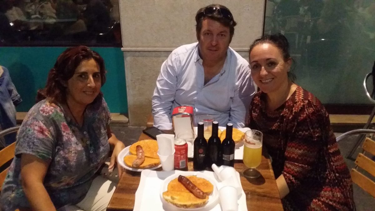 Cs_Calafell's tweet photo. 🍊 @CiutadansCs @CiudadanosCs
#DisfrutandoCalafell magnífica tarde compartiendo con nuestros vecinos en #Calafell pueblo de la #BotifarradaPopular
#Costumbres #Tradiciones https://t.co/ptHiFgx2js