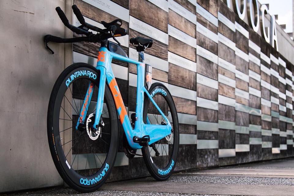 trifanaticsesp's tweet photo. “Algún día las bicis de triatlón también llevarán frenos de disco”... Visionarios...
Más información en https://t.co/wbzZ2EgWj7
📸by @quintanarootri
#Trifanatics #QuintanaRooTri #PRSixDisc #PRFiveDisc #AeroBike #YoSoyTrifanatic https://t.co/c9CBwn65iF