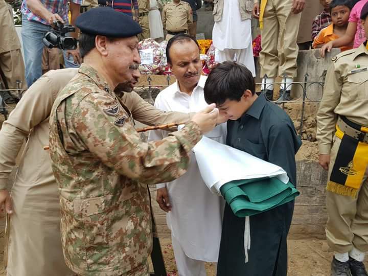 CanadianPukhtan's tweet photo. Everytyme I see dis pic,,it makes me cry 😭
 #ہماری_شان_افواج_پاکستان https://t.co/mPsVyRq6yw