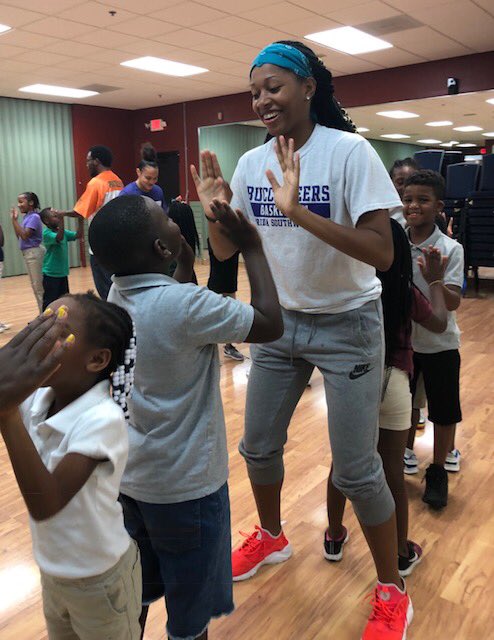 FSWBucs's tweet photo. #FSWWBB took some time to volunteer at the Stars Recreation Center’s after school program yesterday. The team participated in discussions on family, bullying and other topics. The squad also played games and showed the kids some of their dance moves. #GivingBack https://t.co/YfZHslh5Ar