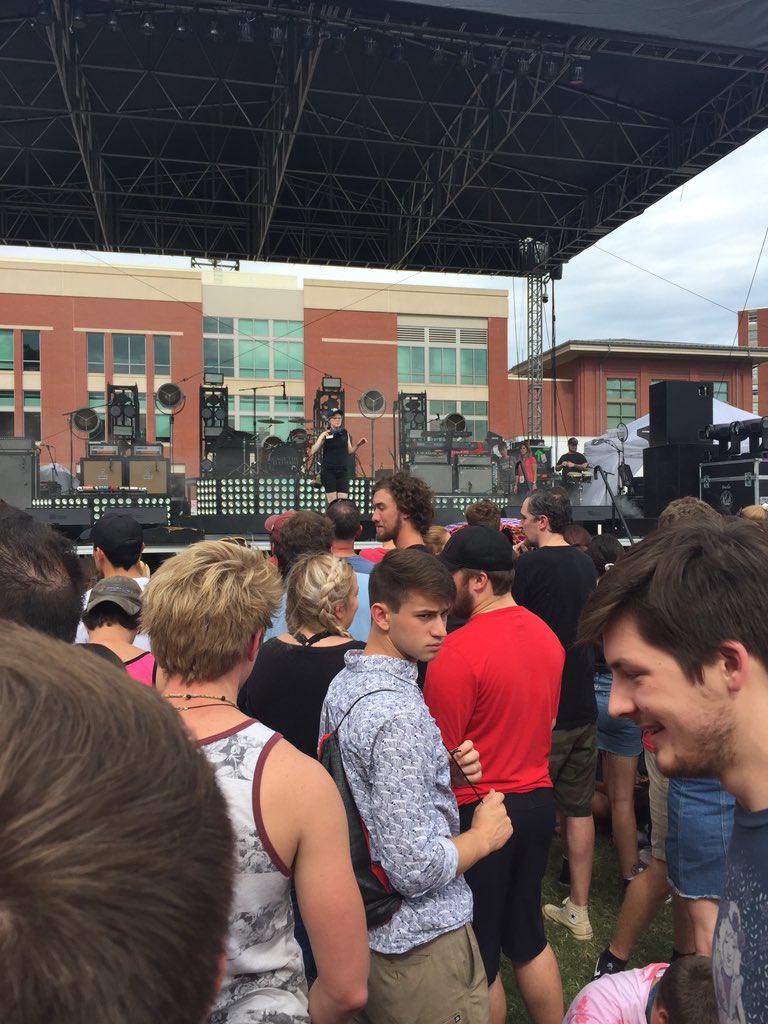 tacos879's tweet photo. @CageTheElephant bout to come on https://t.co/mhpMjc6Ebs