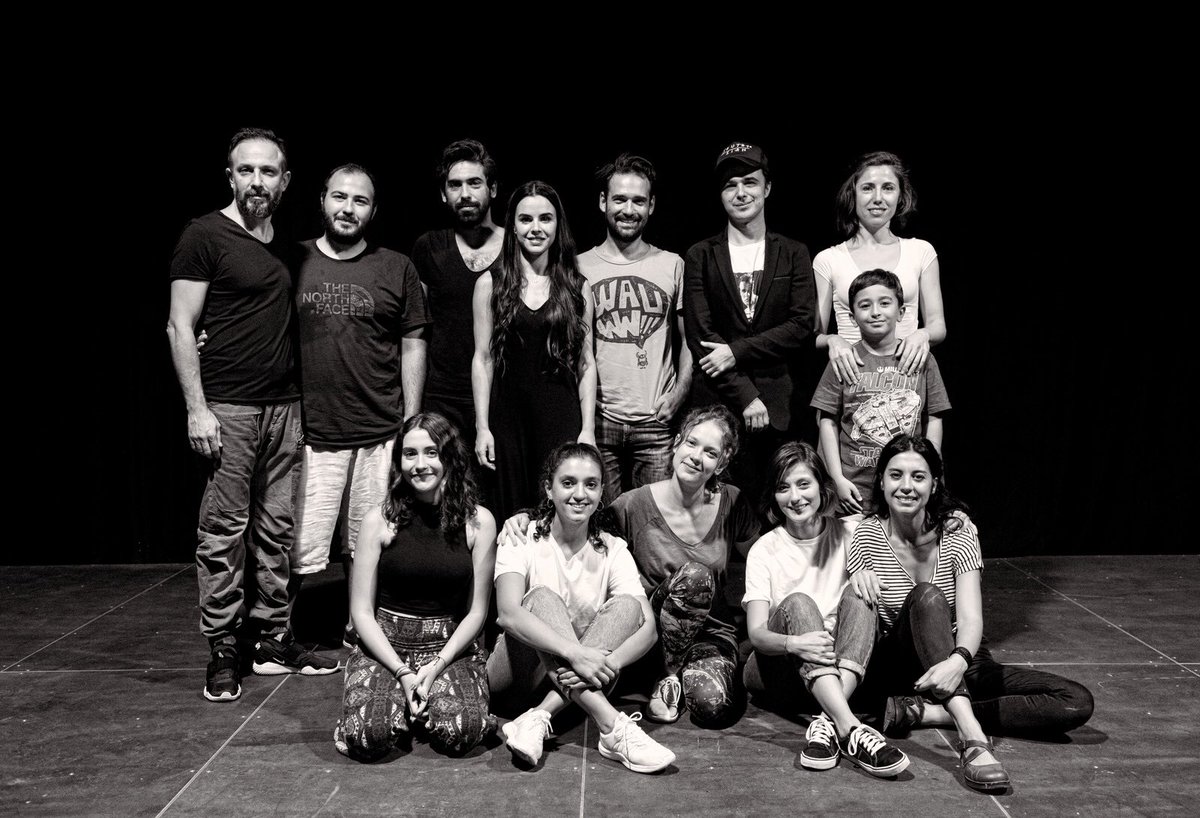 KAPALI GİŞE “2”

5 Ekim’de oynanacak Dogville’in 2. temsiline de yerimiz kalmamıştır,ilginize teşekkür ederiz

19 Ekim biletleri yakında satışta,bir yere not ediniz,

Sevgiler,

VivaVersus !