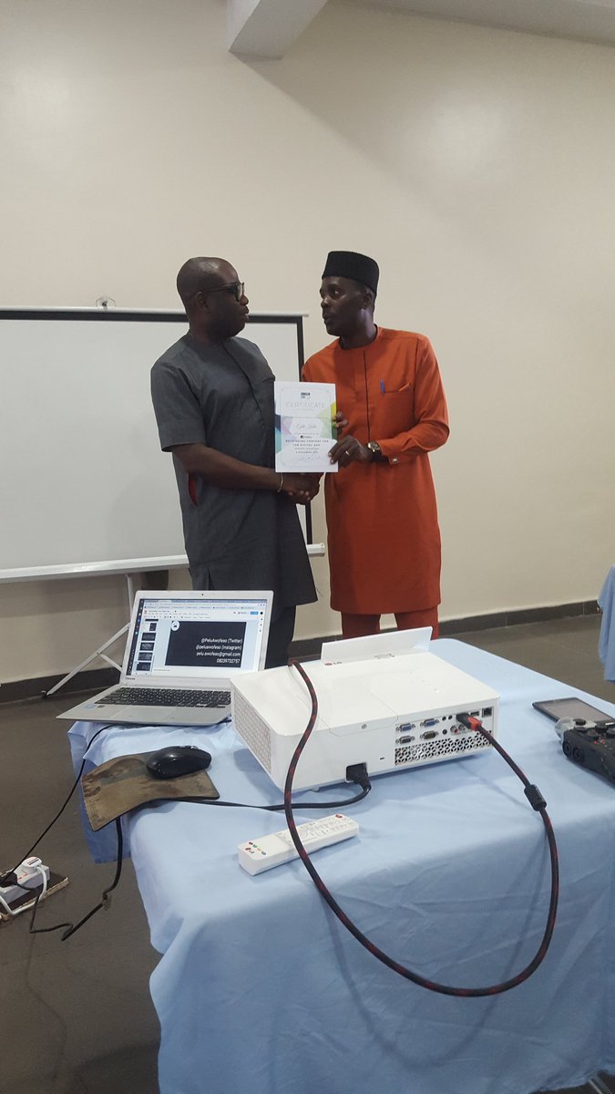 POPINASO's tweet photo. If I forget anybody wey I meet today for #RethinkingContent workshop a beg no vex.....na you important pass.....ehen....I don remember.....my wife @debbeeke . She still hold the food dey wait make I finish! Make I eat then I go come talk wetin I learn. Wait for me. https://t.co/5eVORtXSve