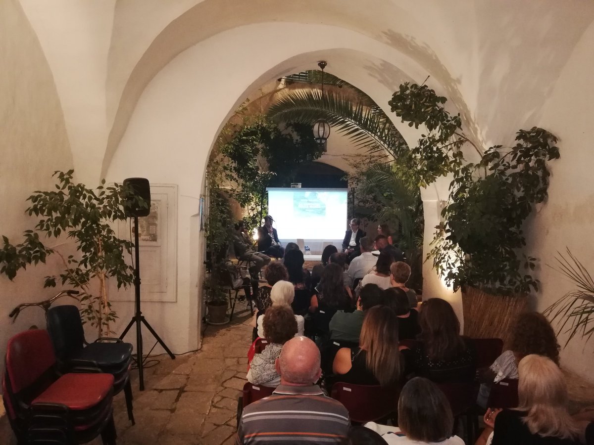 IAlliste's tweet photo. LA COSTANZA DELLE MAREE
di Vito Adamo
Adesso presso il cortile dei libri parlanti
#infopointallistefelline #visitallistefelline #viaggiareinpuglia #weareinpuglia #salento #pugliapromozione #puglia365 https://t.co/VLrwagMF0w https://t.co/mYcEH77kaT