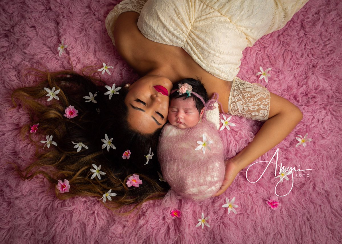 AnyriFoto's tweet photo. Preciosas mami e hija. Si te apetece tener un recuerdo de tu bebé recién nacido ponte en contacto conmigo! #Reportajes #newborn #motherdaughter #reciennacido #Fotografia #fotografiabebe #fotobebe #canon #profotoa1 #sigmaart50mm #fotoartistica #babygirl #babyprinces #Madrid #Baby https://t.co/u2FBR3jMTL