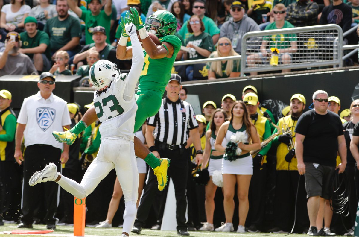 thomasboyd's tweet photo. Just covered my first game of the 2018 season UO v. Portland State #goducks @psuviksFB @oregonfootball Justin Herbert throws TD https://t.co/KH8kMx6yrL
