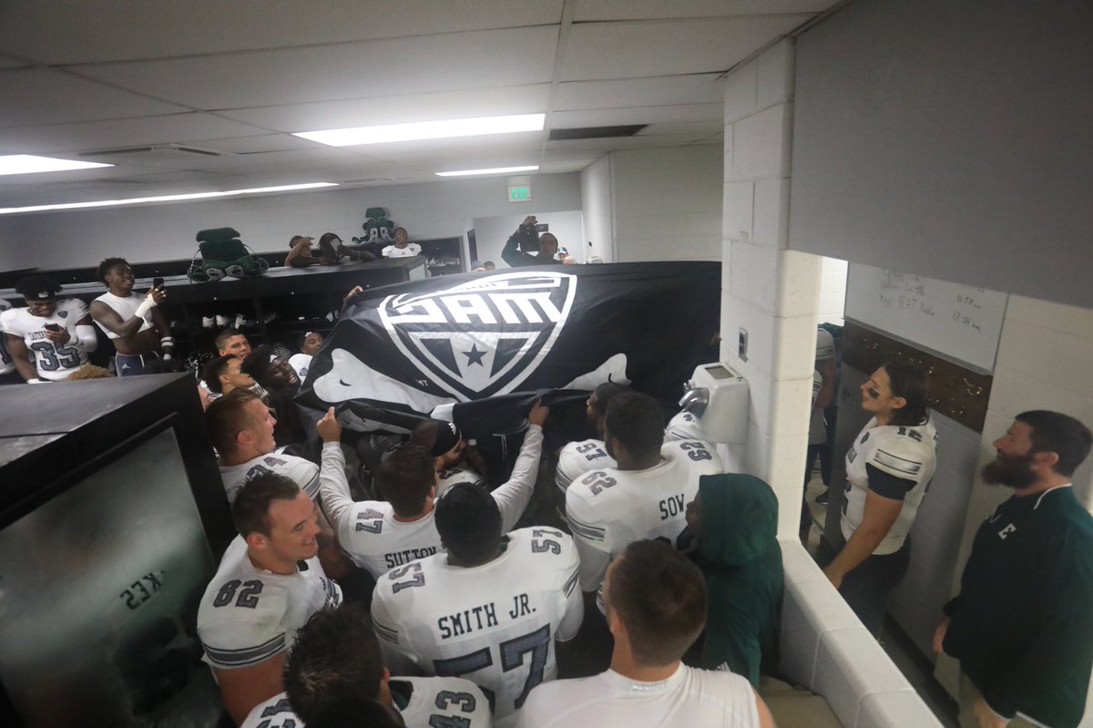 Thar she blows! ☠️☠️☠️

<a href="/EMUFB/">Eastern Michigan Football</a> celebrates in the locker room with the MAC Jolly Roger! 

#FlyTheFlag #MACtion