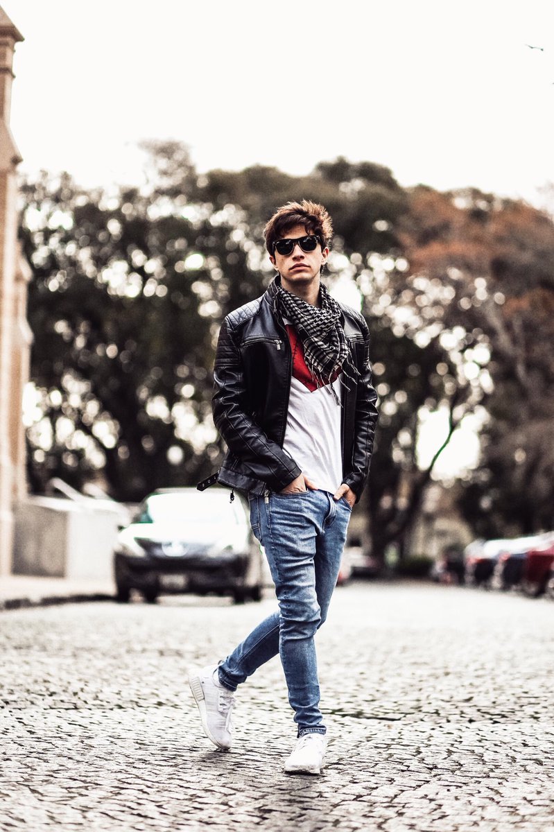 JulianSerrano01's tweet photo. Saturday Night Fever https://t.co/d464K5QXCb
