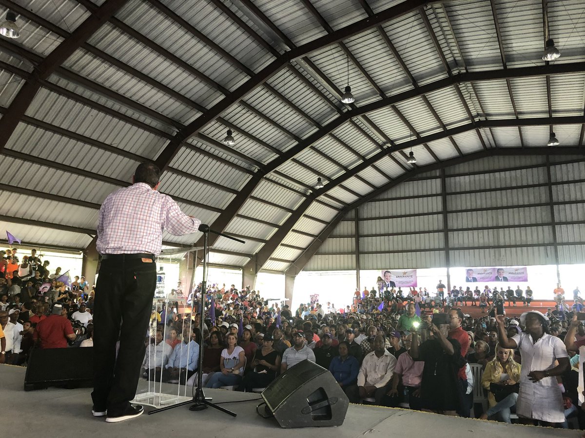 Nada de permitir que un grupito controle las obras y compras del gobierno. Con los sorteos,<a href="/DaniloMedina/">Danilo Medina</a> democratizó el acceso al presupuesto. #SDNSigueConAmarante[Santo Domingo Norte revienta el Salón Multiusos de Sabana Perdida con AMARANTE]