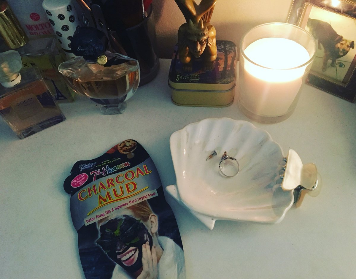 HistorianLaura's tweet image. Whatever is in that face mask is a miracle worker. My Forehead &amp;amp; T zone are soft, no longer oily and all around better. It was a pain to wash off but I would so do it again #pampernight