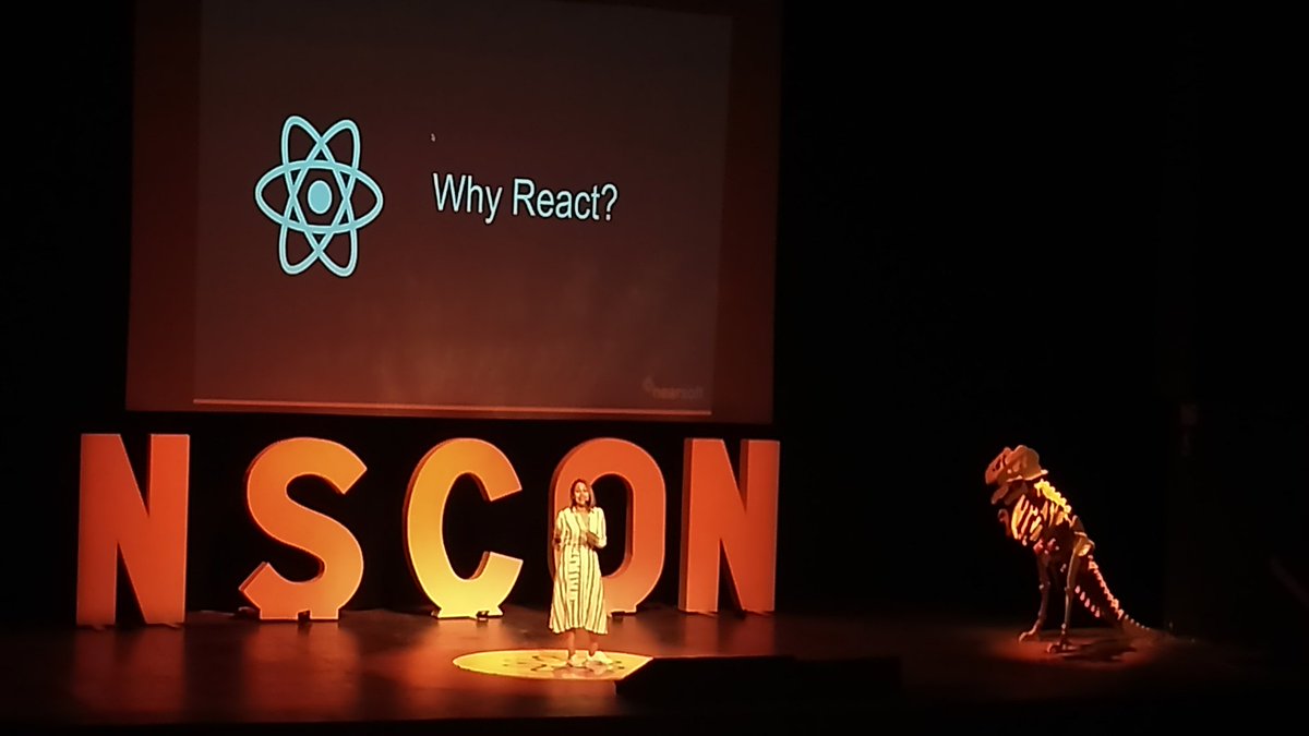 Joxebus's tweet photo. Why React? @perlaxruiz nos cuenta un poco a cerca de esta biblioteca #NearsoftCon18 https://t.co/Kb8bH8KKhz