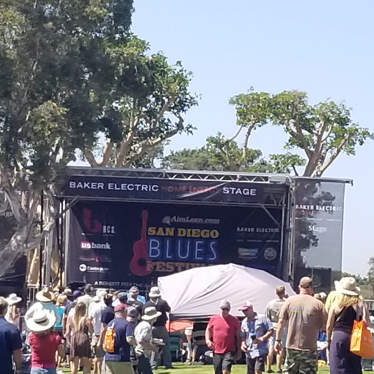 #music on a Saturday afternoon 
#sdbluesfest