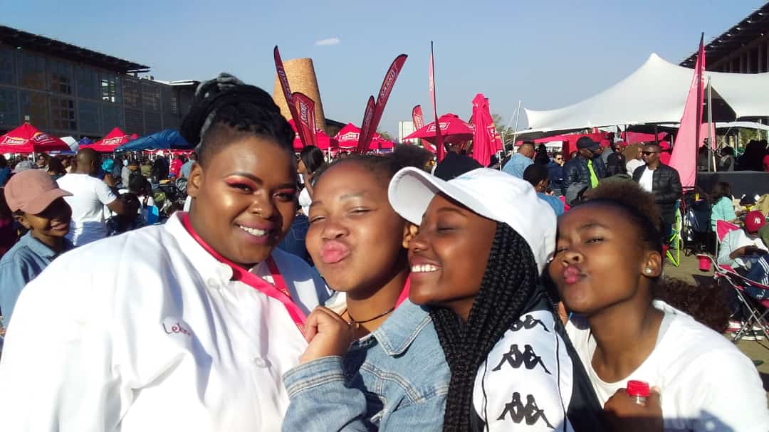 fortune_271999's tweet photo. #SowetoKotaFestival
@Thefunnychef S/O to mah amazing friend ntsako😍..they surely had fun🙌🙌 .#SowetoKotaFestival https://t.co/97jPb7Rghr