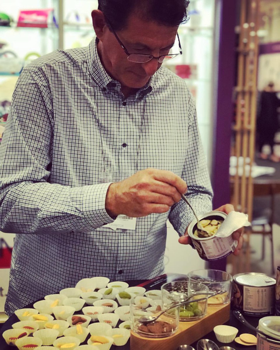 Nos #noix de #Pili #Prémium au #sel #rose de l'#Himalaya, au #Matcha de #Kyoto &amp; au #cacao d'#Equateur se révèlent très #populaires à la <a href="/SpecialityFair/">Speciality & Fine Food Fair</a> de #Londres ! Nous nous #complétons #constamment nos #échantillons!
Credit #Photo 📷: mountmayon.com
#snacking #love