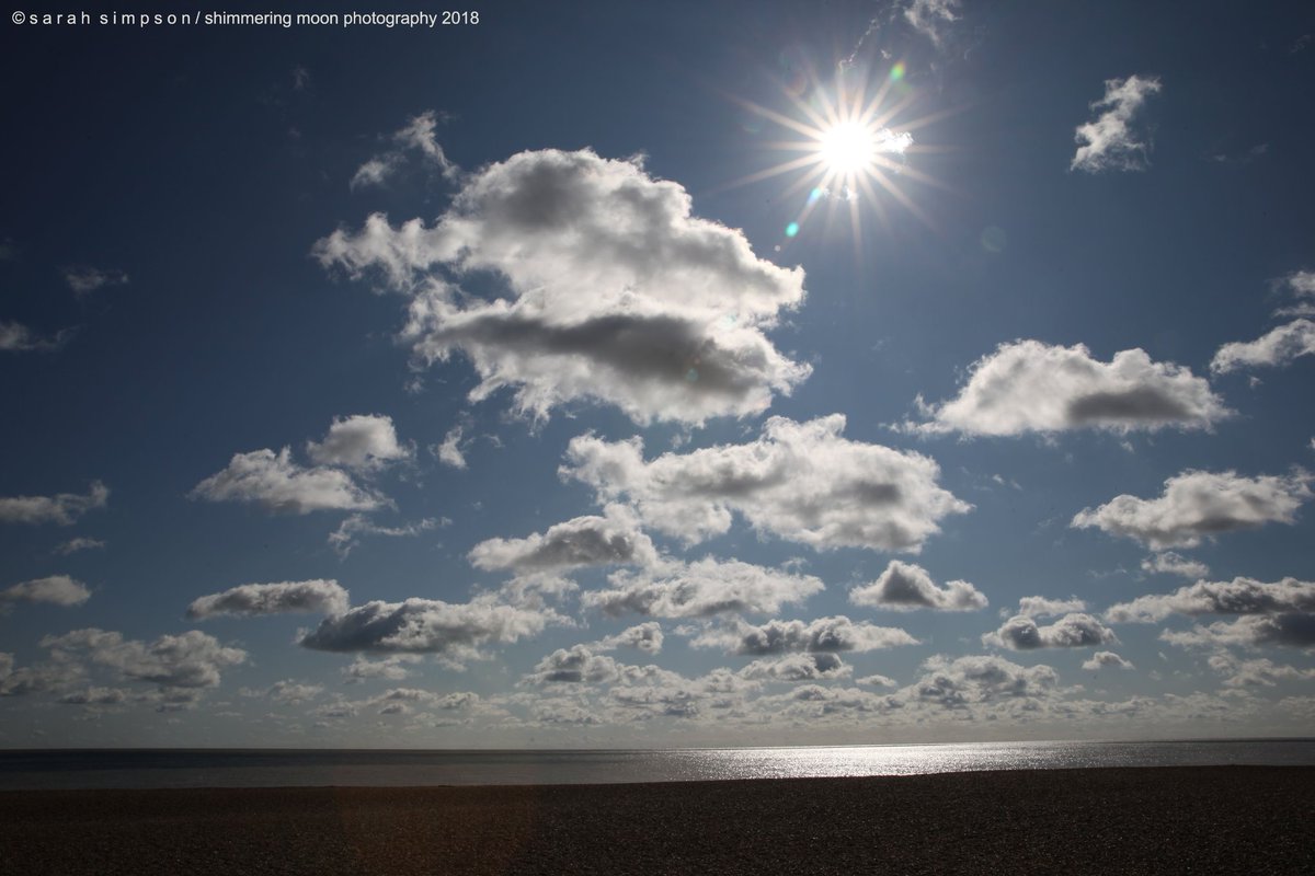 shimmeringmoon_'s tweet photo. Proof that we did see the sun though... #suffolkcoast #summerhols #earlyseptember #aldeburgh https://t.co/2p6yWMUBVI